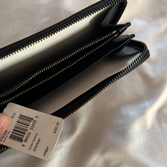 Mens wallet but could be womens too - Picture 3 of 4